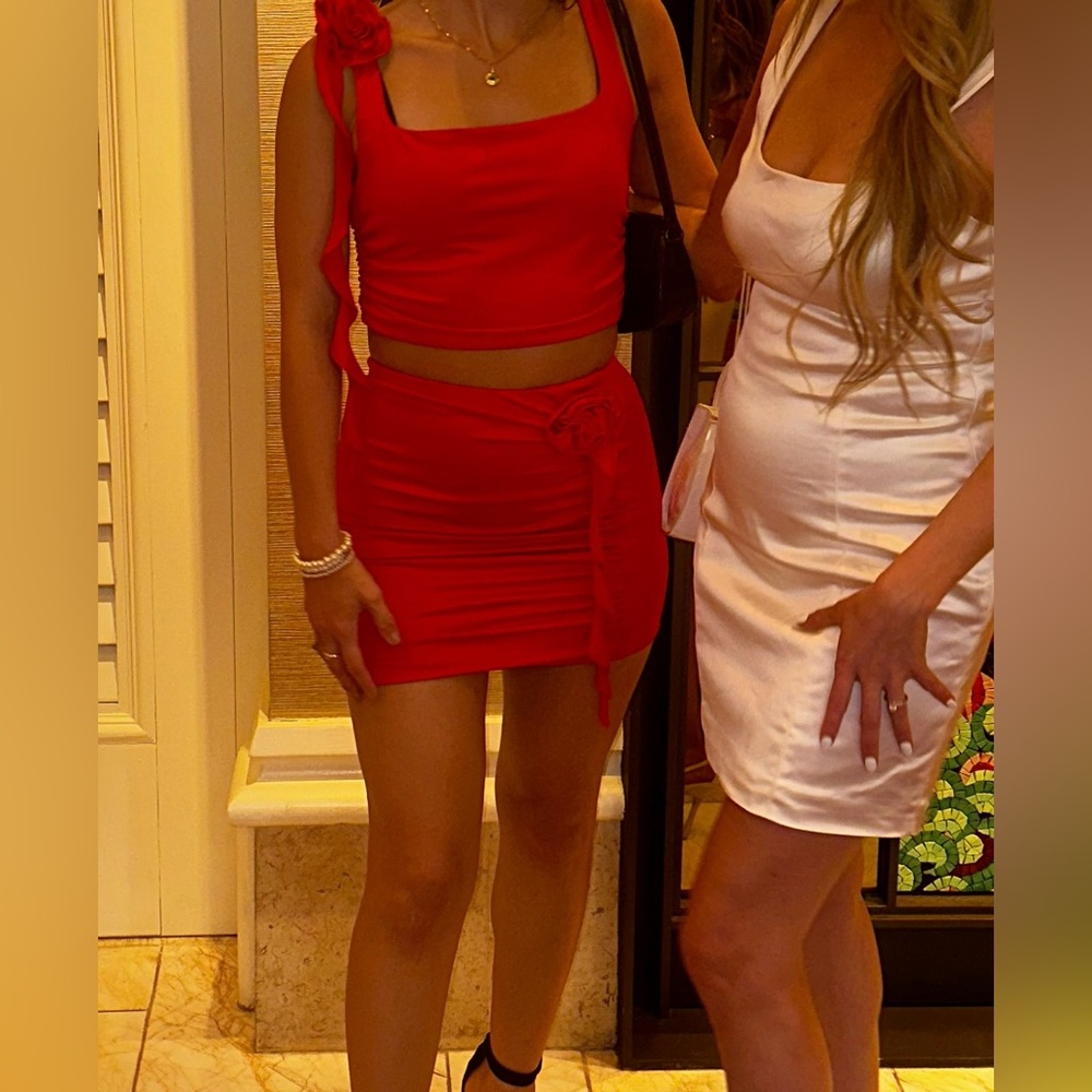 Red Amazon Set - Picture 5 of 6